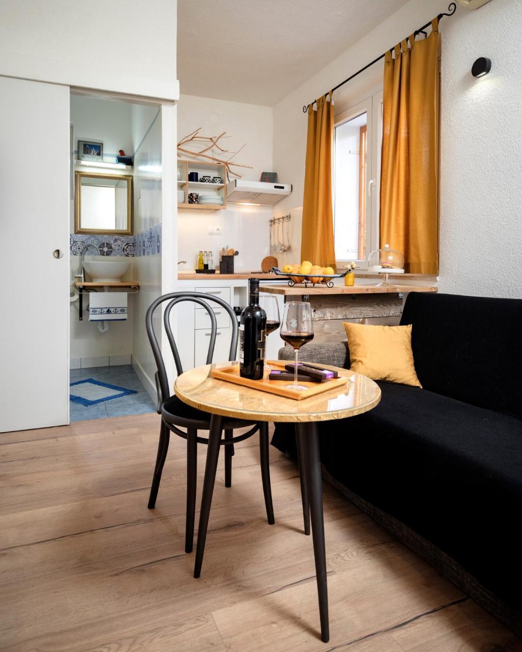 Apartment Bosiljak เยลซา ภายนอก รูปภาพ