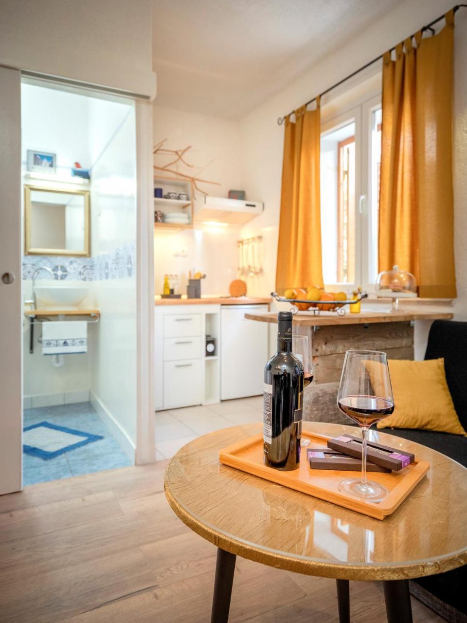 Apartment Bosiljak เยลซา ภายนอก รูปภาพ